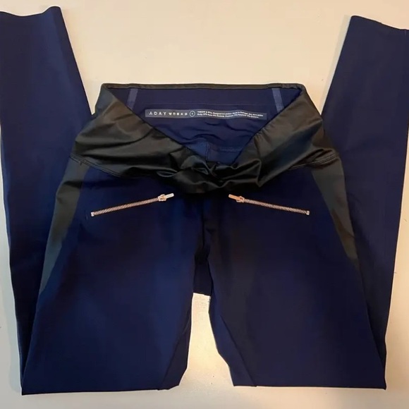 Aday    Throw It Higher Leggings in Steel Blue Sz S  high waisted zipper pockets - Picture 6 of 7